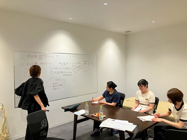 広島市ブルースター様にてフェイシャル研修