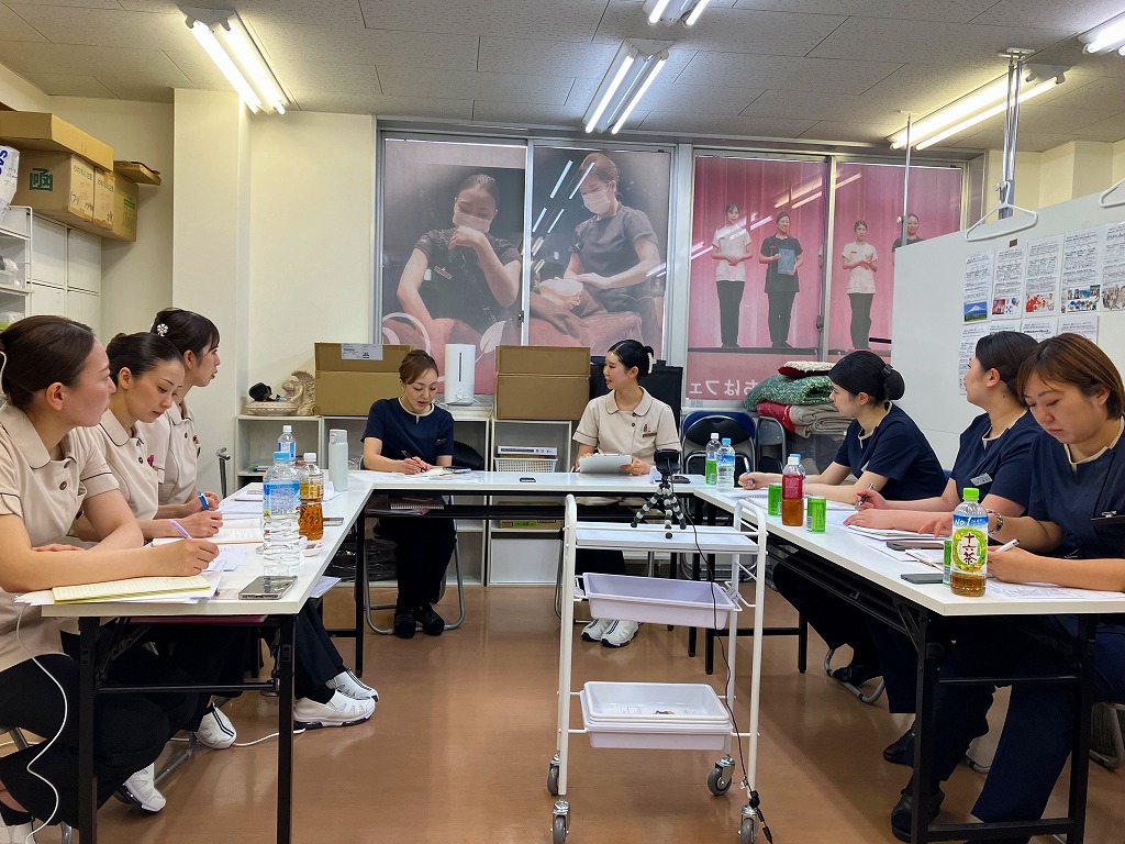 ビュ－ティ－スキンラボとピュアマインドによる3回目のフェイシャル合同研修が行われました。